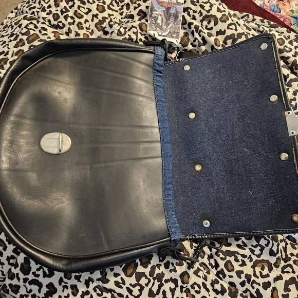 Harley-Davidson License Plate Crossbody Bag - Picture 3 of 7
